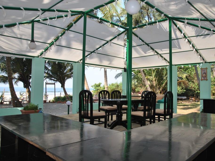 Mamagoa Resort Morjim Exterior photo