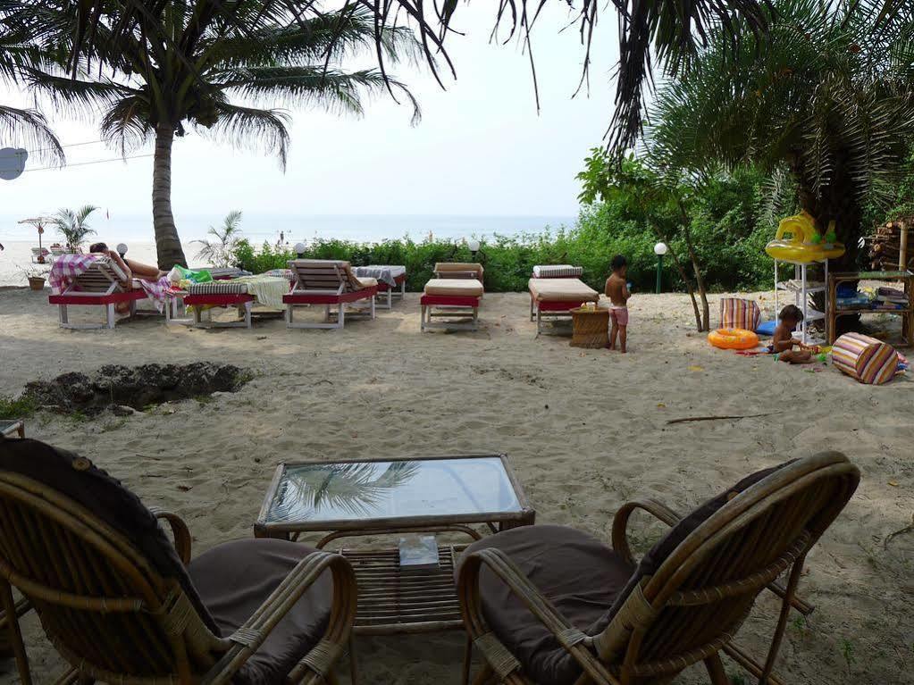 Mamagoa Resort Morjim Exterior photo